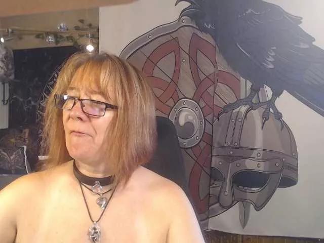 90dTitten on BongaCams 