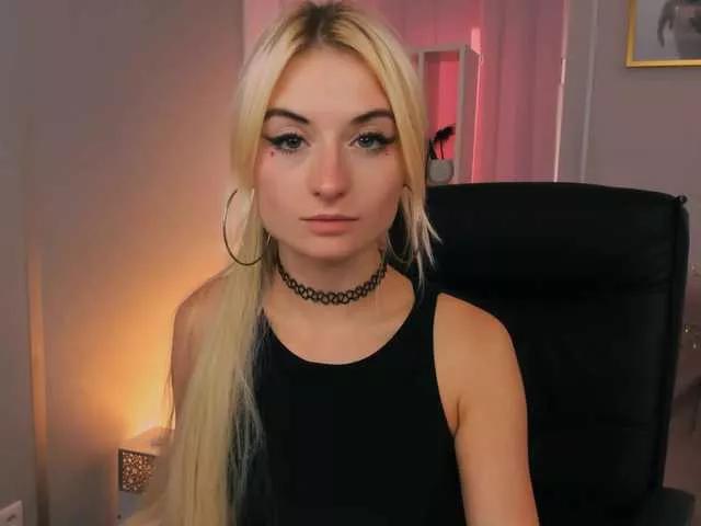 blonde-melisa on BongaCams 