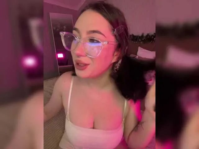 CurvyWoman- from BongaCams