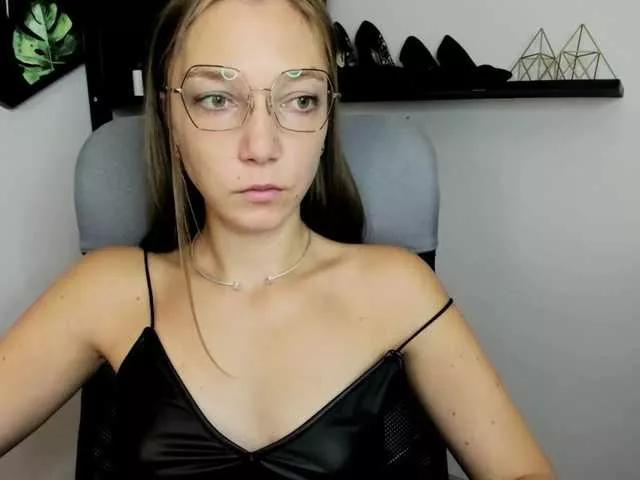 EmillyExtasy on BongaCams 