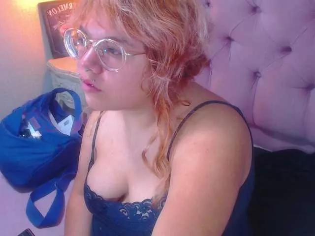 LazyCinna on BongaCams 