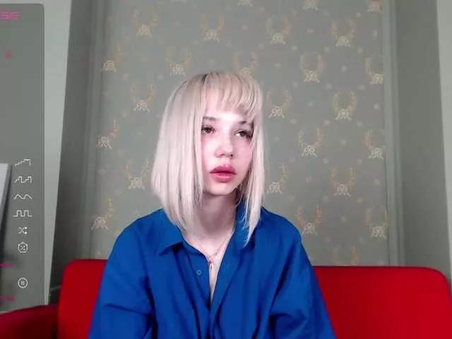 shinyblonde on BongaCams 