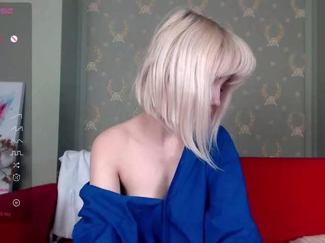 shinyblonde on BongaCams 