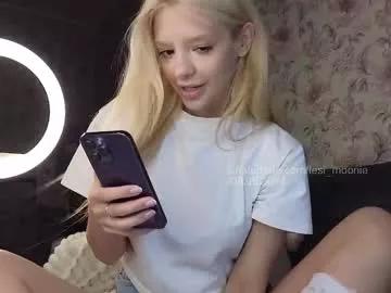 lesi_moonie on Chaturbate 