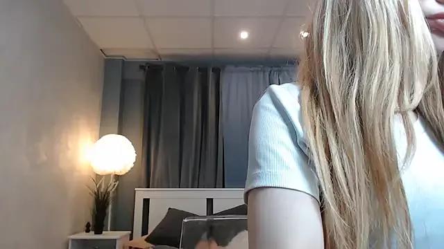 SoniaBertina on StripChat 